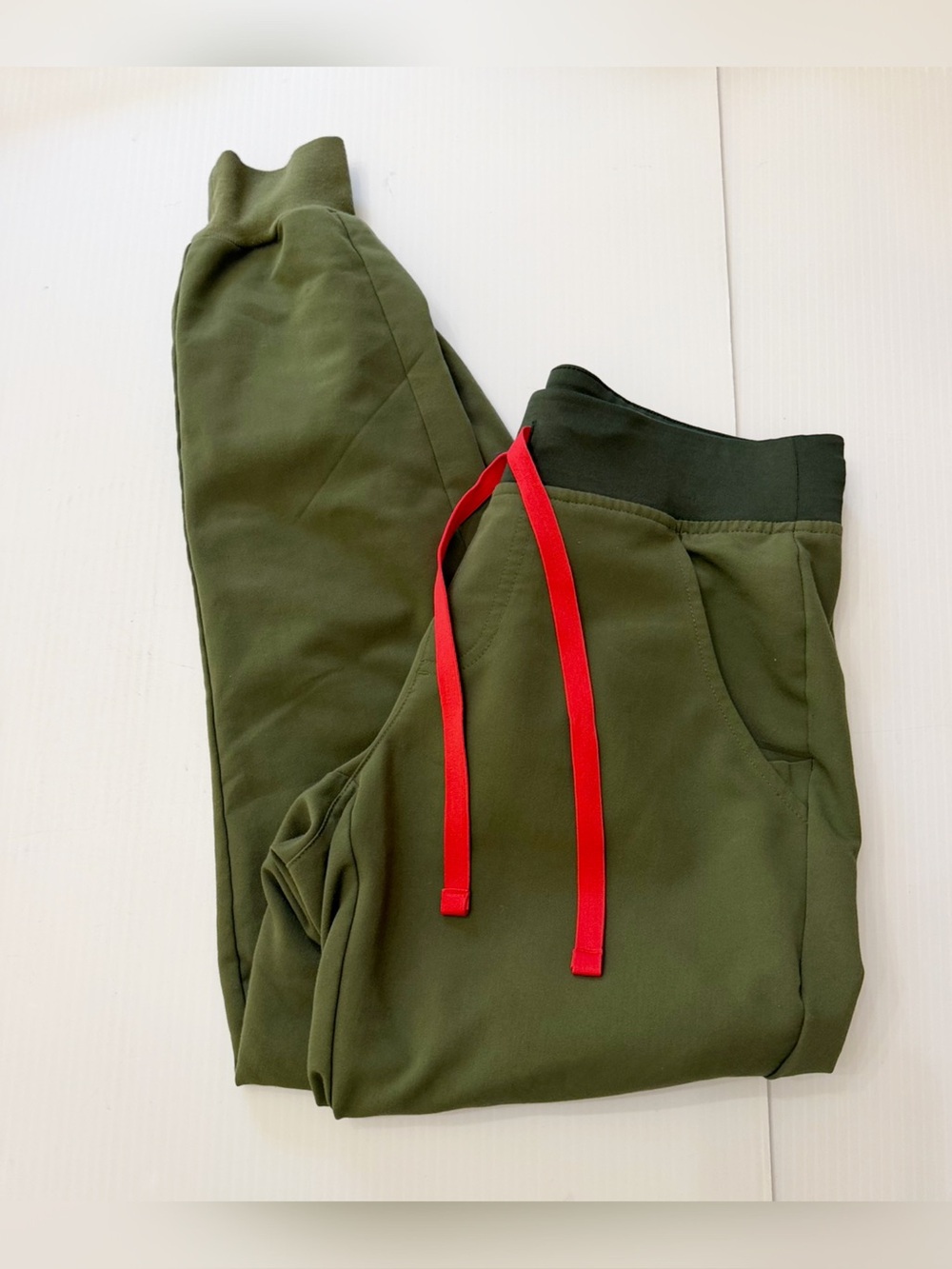 Figs Zamora Dark Olive Green Jogger Pants with Red Drawstrings Size XSP